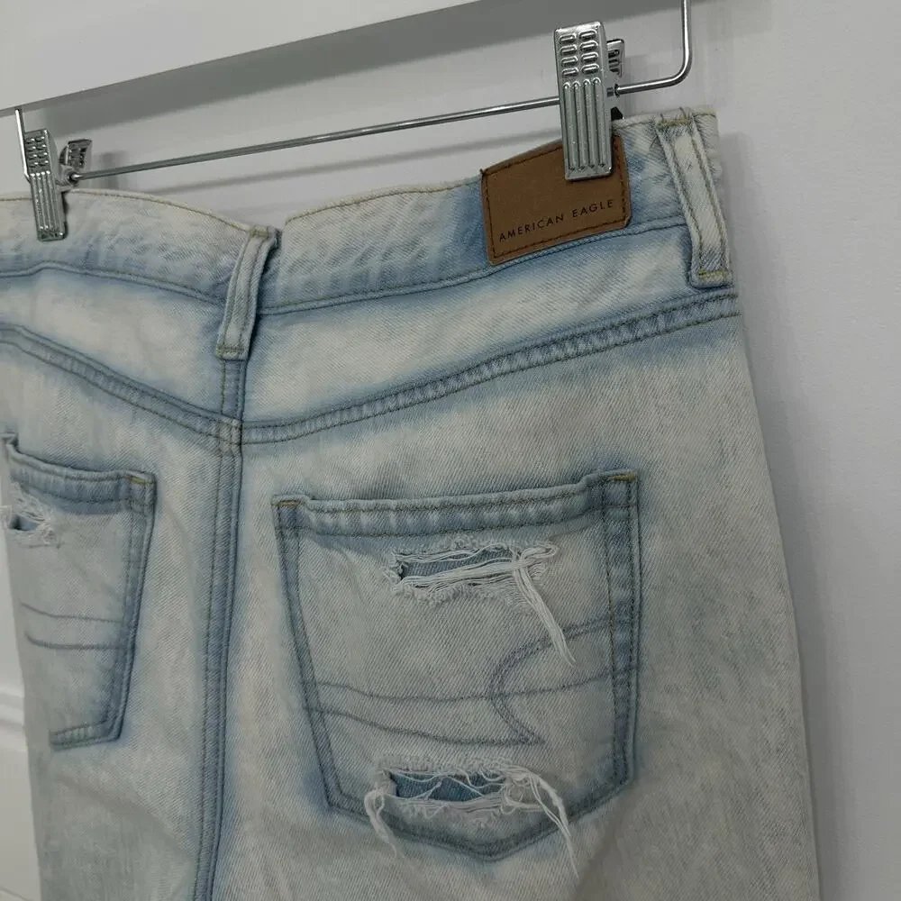 Women’s American Eagle Distressed Mom Jean Size 4 - Picture 7 of 7